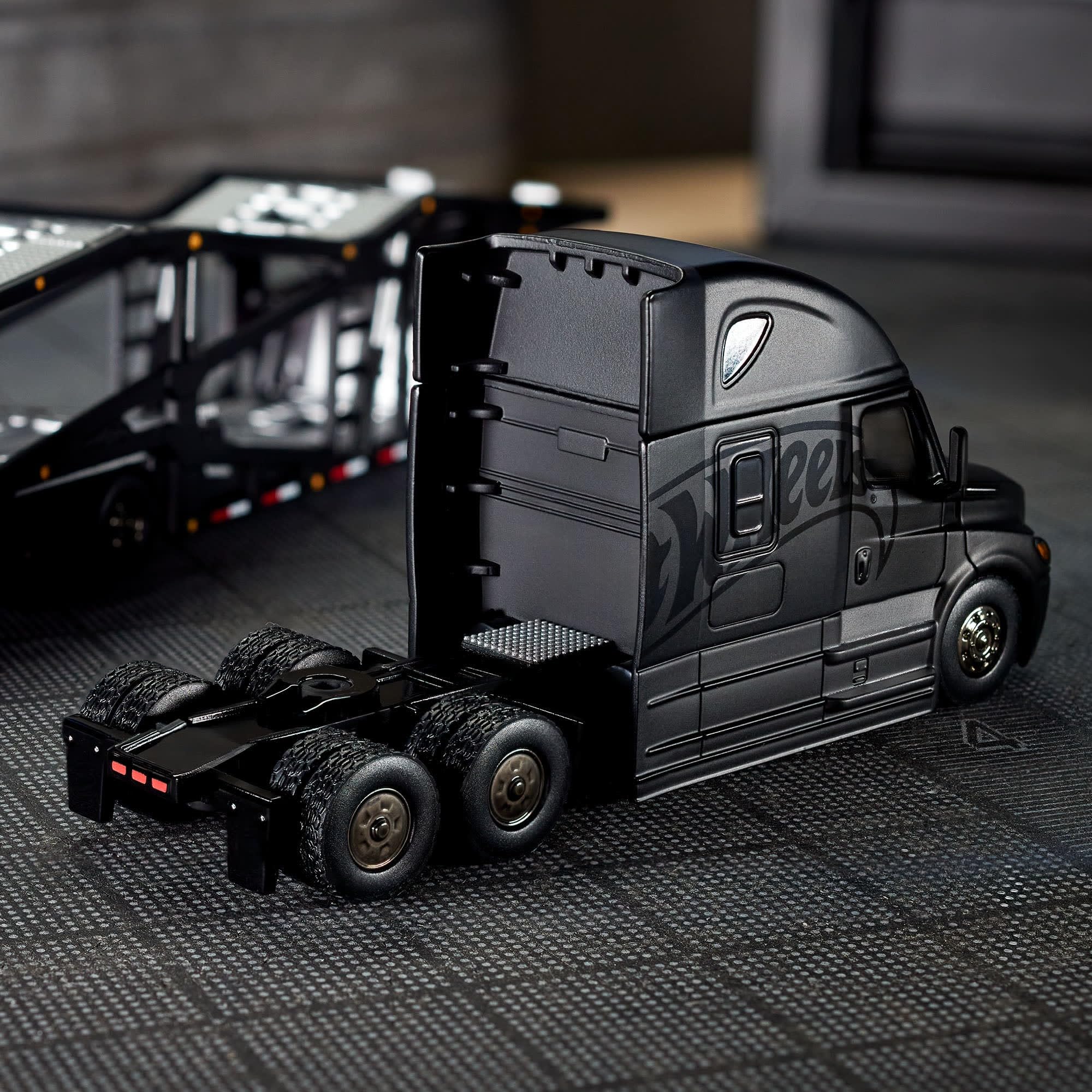 ホットウィール エリート 64 フレイトライナー カスケディア Amazon.com: Hot Wheels Freightliner Cascadia Elite 64
